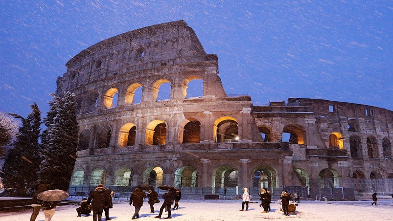 Un manto de nieve cubrió Roma