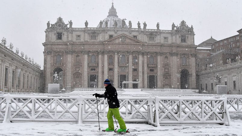 Un manto de nieve cubrió Roma