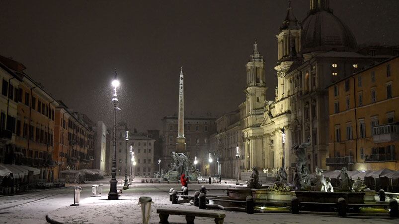 Un manto de nieve cubrió Roma