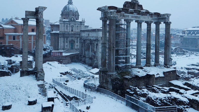 Un manto de nieve cubrió Roma