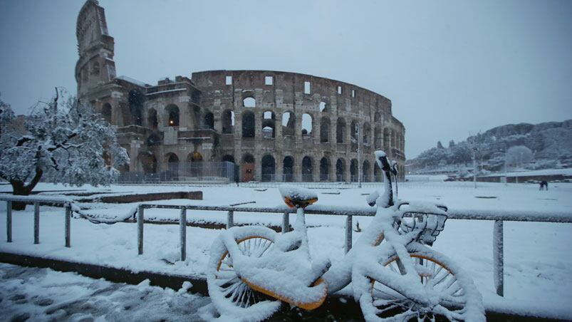 Un manto de nieve cubrió Roma