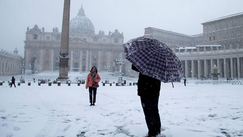 Un manto de nieve cubrió Roma