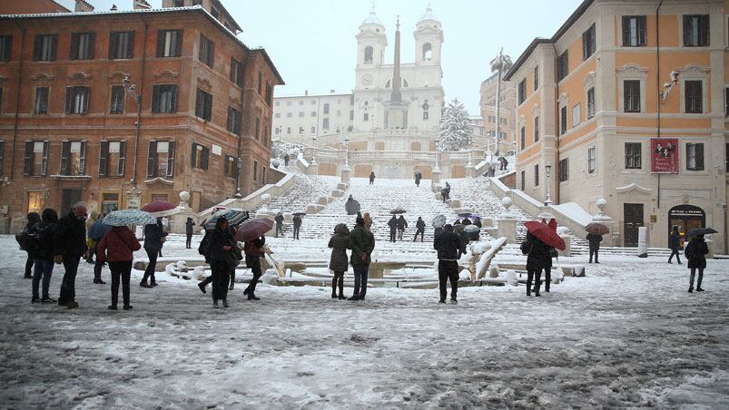 Un manto de nieve cubrió Roma