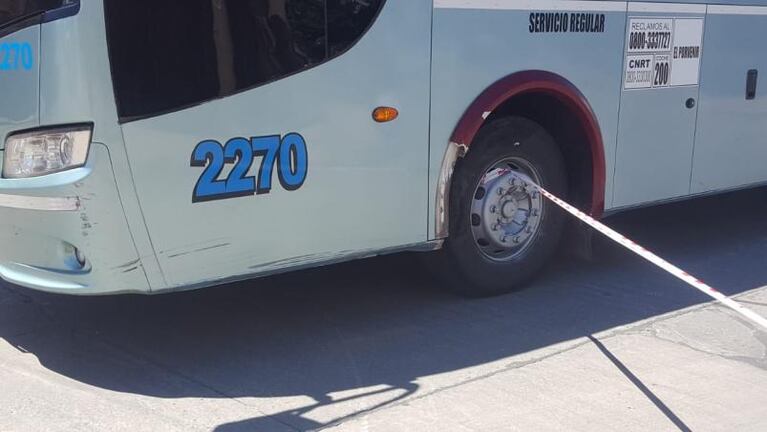 Un motociclista murió atropellado por un colectivo en la Diagonal Ica