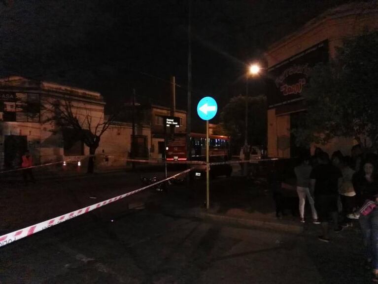 Un motociclista murió tras chocar con un colectivo en Alto Alberdi