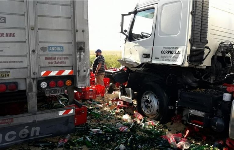 Un muerto al chocar tres camiones en la Autopista Córdoba-Rosario