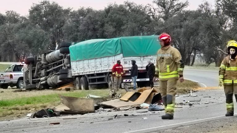 Un muerto y dos heridos en un choque frontal entre un camión y una trafic en Córdoba