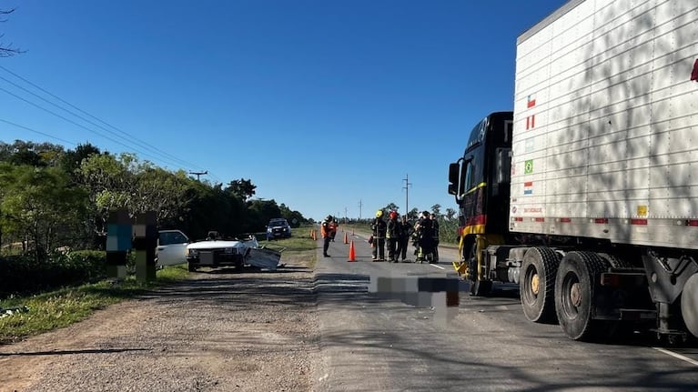 Un muerto y dos heridos graves tras el choque de un Fiat 147 con un camión en Córdoba