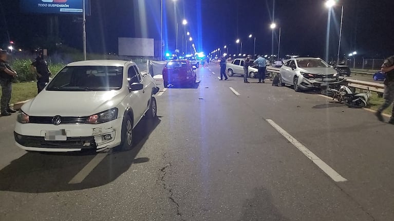 Un muerto y varios heridos por un choque múltiple mientras corrían picadas cerca del aeropuerto