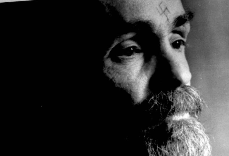 Un museo compró la dentadura del criminal Charles Manson