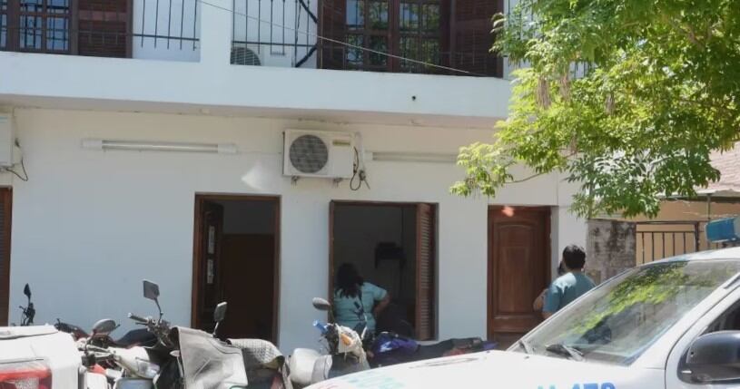 Un nene de 3 años apuñaló a su hermana de 4 mientras la mamá dormía: “Estaban jugando”