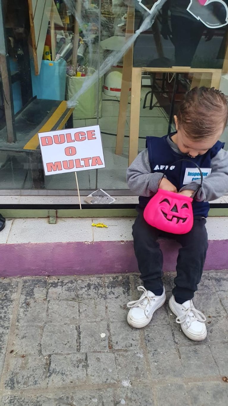 Un niño cordobés se disfrazó de inspector de AFIP para Halloween