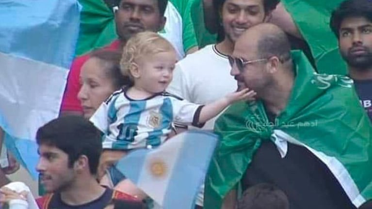 Un niño de Carlos Paz llenó de ternura con un gesto en el Mundial de Qatar