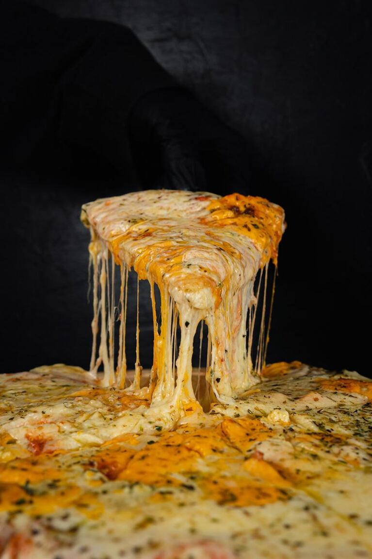 Un nuevo local de pizzas y empanadas estrena con descuentos del 25 por ciento