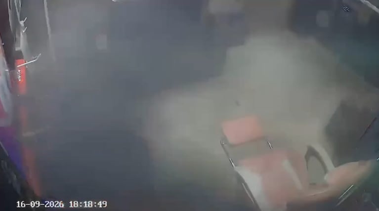Un parlante se prendió fuego y casi causa un desastre.