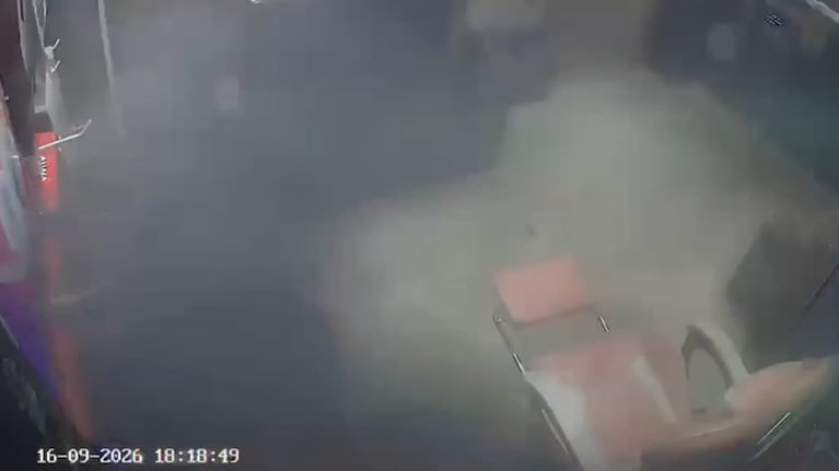 Un parlante se prendió fuego y casi causa un desastre.