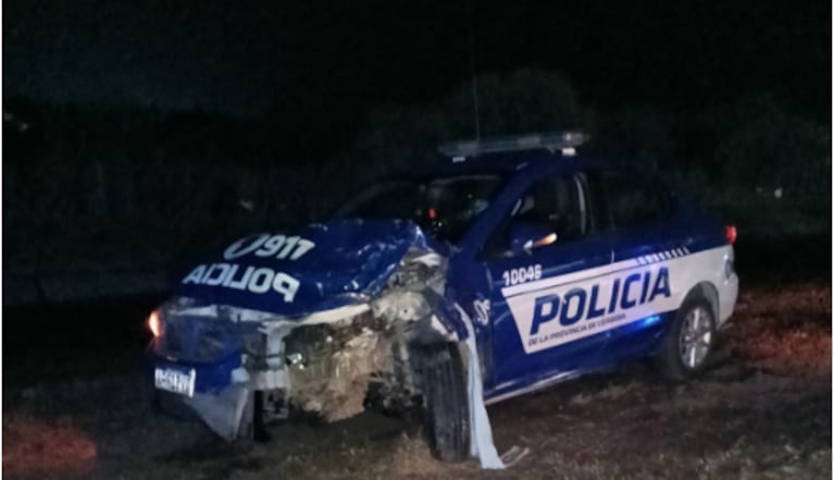 Un patrullero y un fuerte choque con una moto en una ruta de Córdoba.