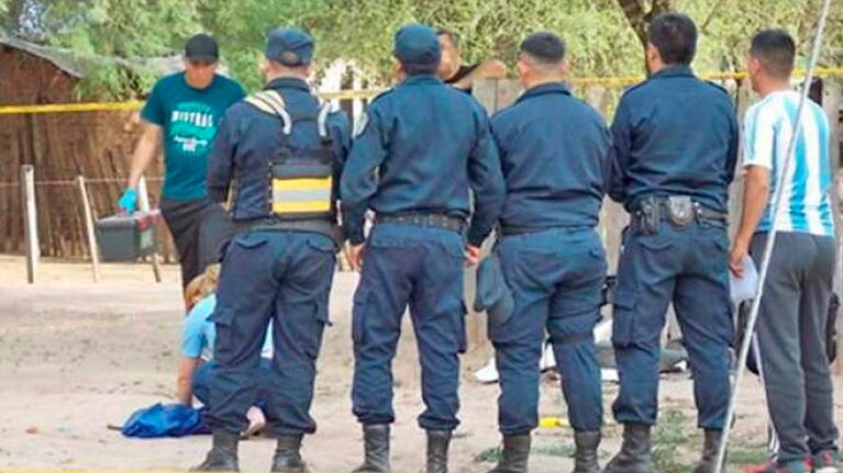 Un perro halló el cadáver de un bebé enterrado en una casa
