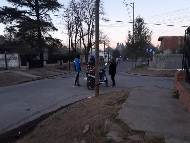 Un policía persiguió y mató al ladrón que entró a su casa en barrio Argüello