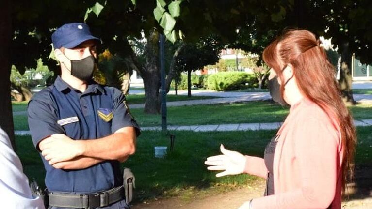 Un policía salvó a una mujer que sufrió un infarto en plena calle