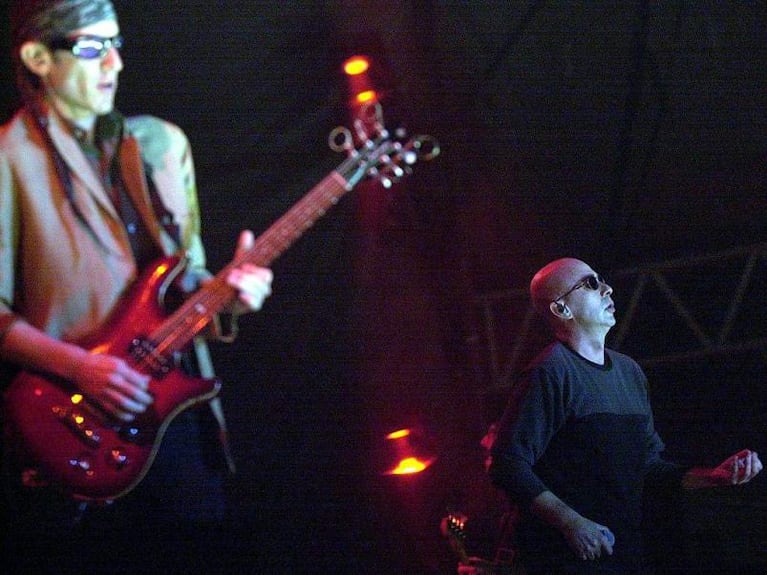 Un productor aseguró que el fernet con coca no empezó en Córdoba, que lo crearon Los Redondos. Imagen: Ultimo show de Los Redondos, el 4 de agosto de 2001 en el Chataeu Carreras. 