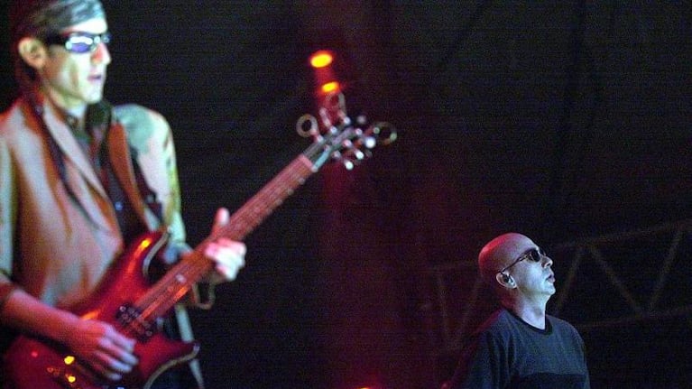 Un productor aseguró que el fernet con coca no empezó en Córdoba, que lo crearon Los Redondos. Imagen: Ultimo show de Los Redondos, el 4 de agosto de 2001 en el Chataeu Carreras.