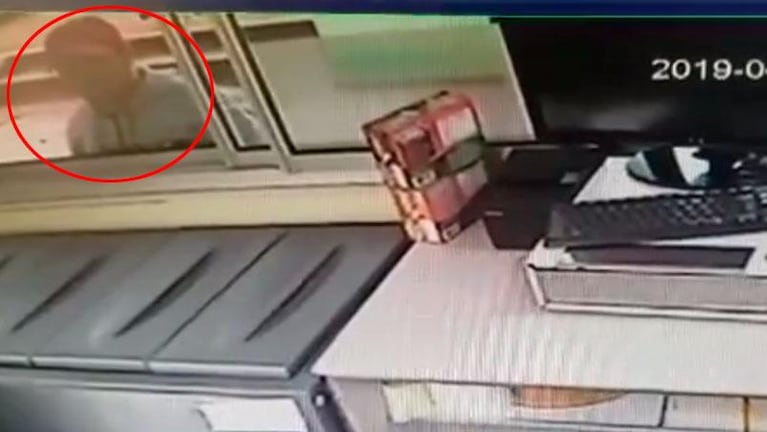 Un profesional del delito: así robó en un carro de helados a pocos metros de la comisaría