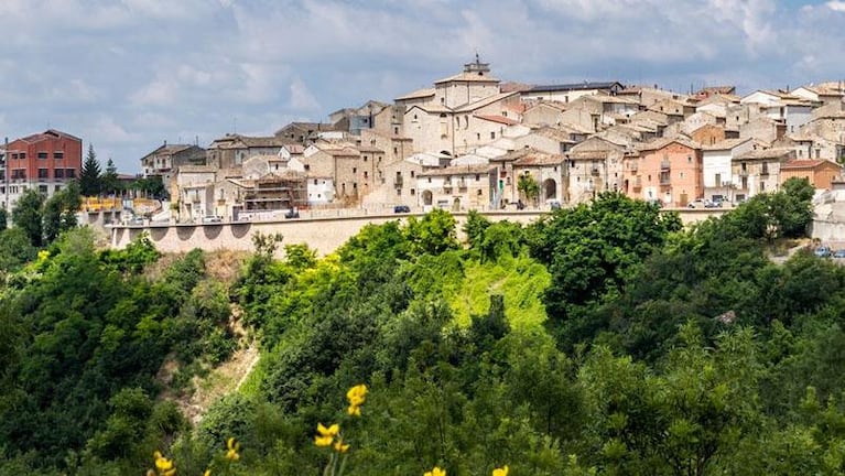 Un pueblo de Italia ofrece 5 mil euros a quienes decidan instalarse y vivir allí
