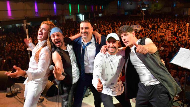 Un reencuentro histórico en un baile a puro recuerdo.
