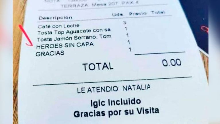 Un restaurante sorprendió con un gesto a tres bomberos que pararon a desayunar