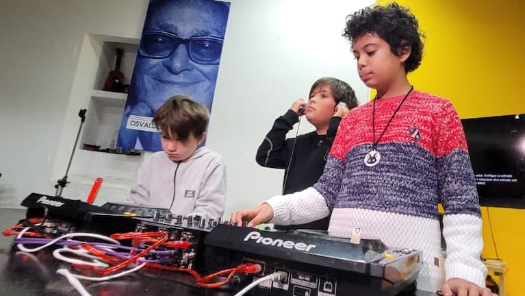 Un taller creativo de DJ para niños en Córdoba. Foto Fredy Bustos/ El Doce