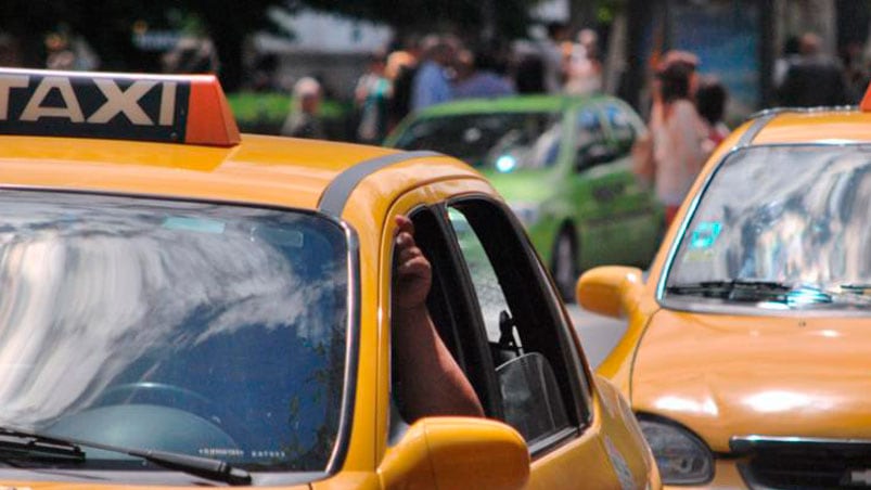 Un taxista se resistió al asalto y los ladrones lo ahorcaron con el cinturón de seguridad.