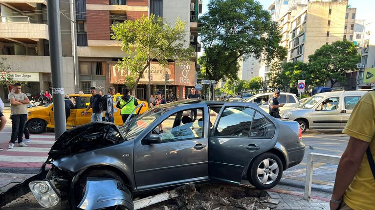 Un taxista terminó internado.
