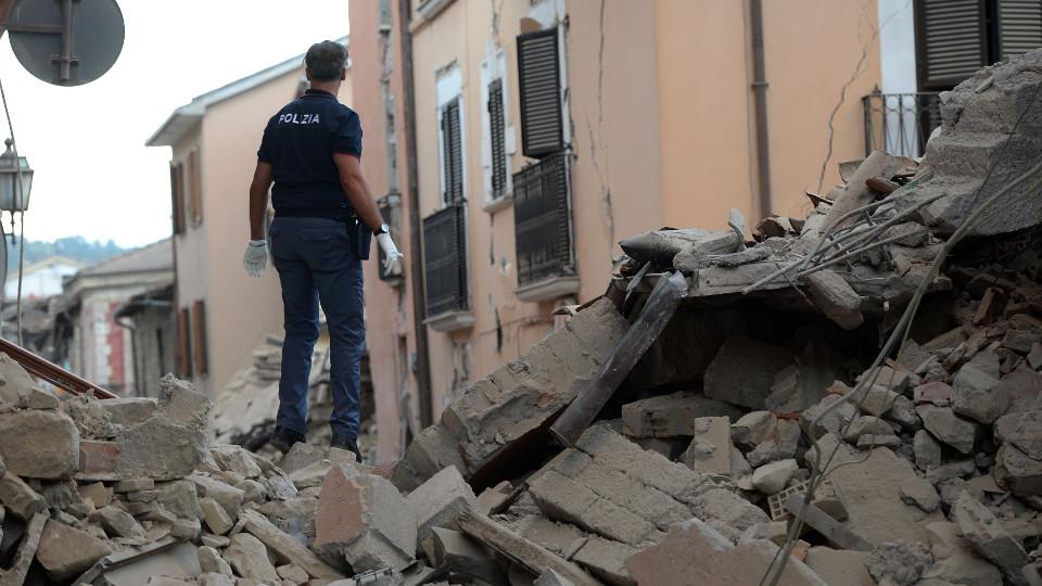 Un trágico terremoto sacudió al centro de Italia. Foto: AFP.