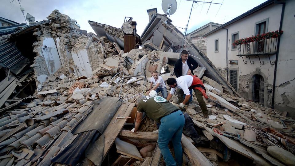 Un trágico terremoto sacudió al centro de Italia. Foto: AFP.