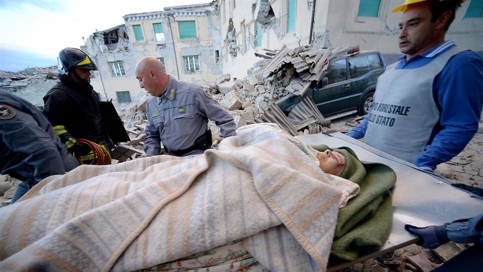 Un trágico terremoto sacudió al centro de Italia. Foto: AFP.