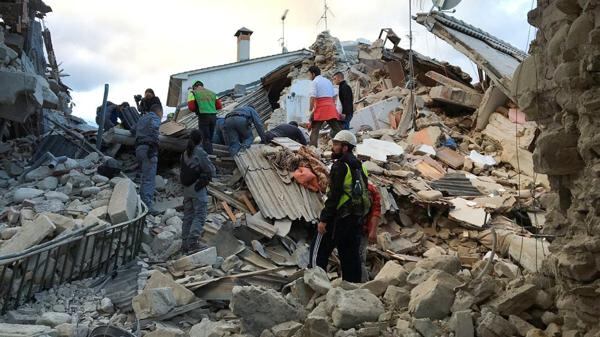 Un trágico terremoto sacudió al centro de Italia. Foto: Reuters.