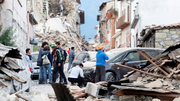 Un trágico terremoto sacudió al centro de Italia. Foto: Reuters.