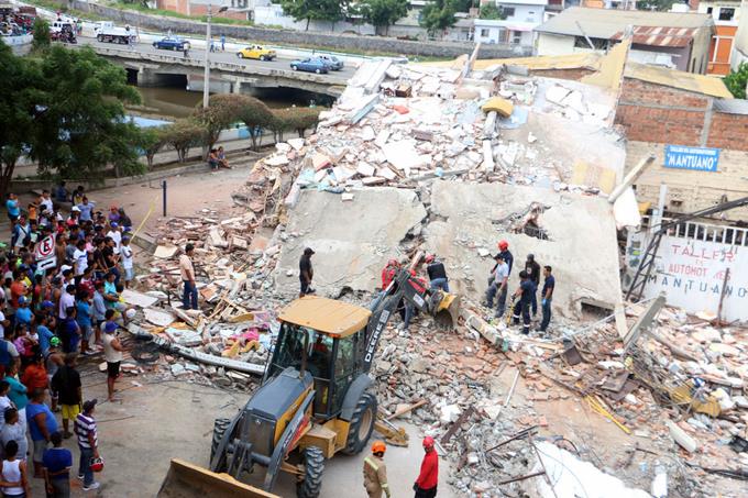 Un tremendo terremoto sacudió a Ecuador.