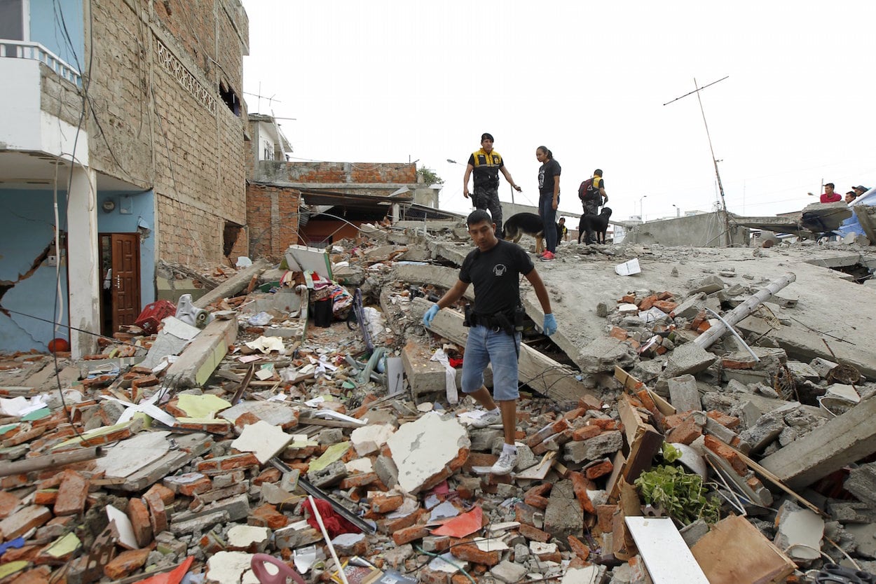 Un tremendo terremoto sacudió a Ecuador.