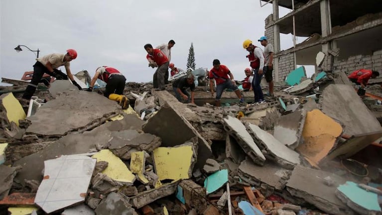 Un tremendo terremoto sacudió a Ecuador. Foto: TN.