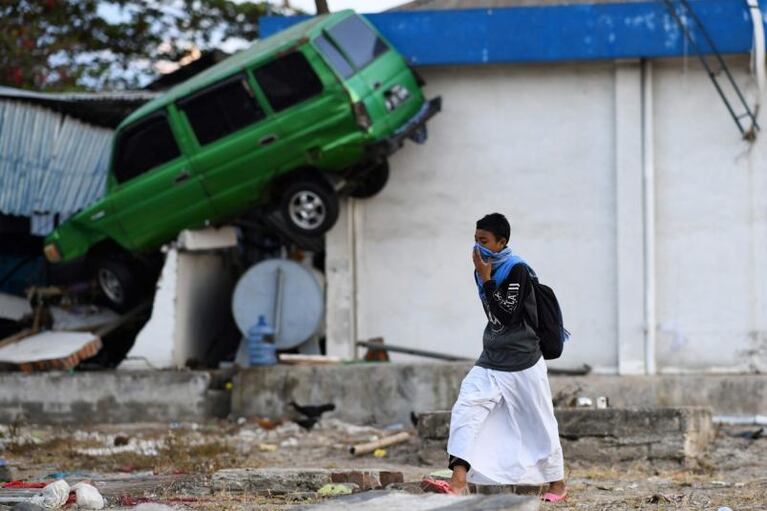 Un tsunami en Indonesia ya dejó más de 1.200 muertos