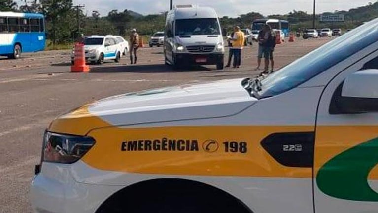 Un turista argentino llevaba a su suegra en el baúl y lo multaron en Florianópolis