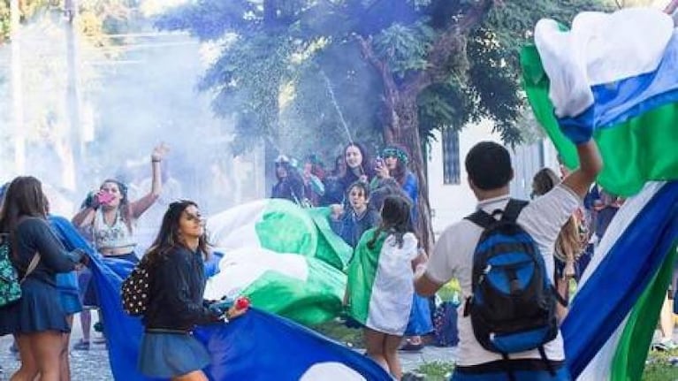 Un vecino sacó un hacha para correr a unos estudiantes en Lomas de Zamora