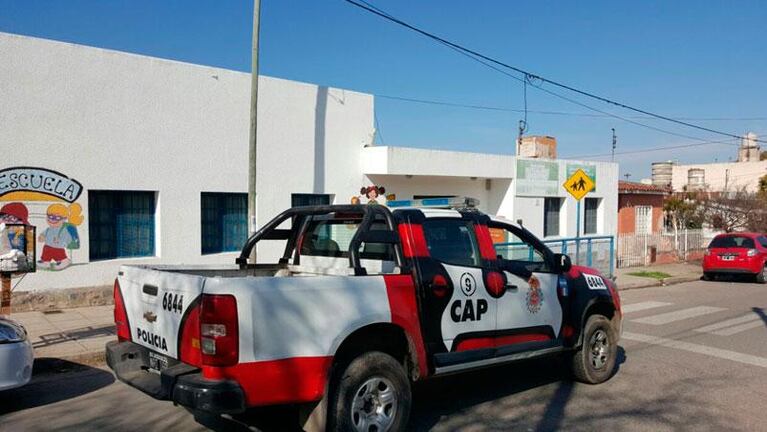 Una alumna de 7 años llevó un arma en la mochila a la escuela