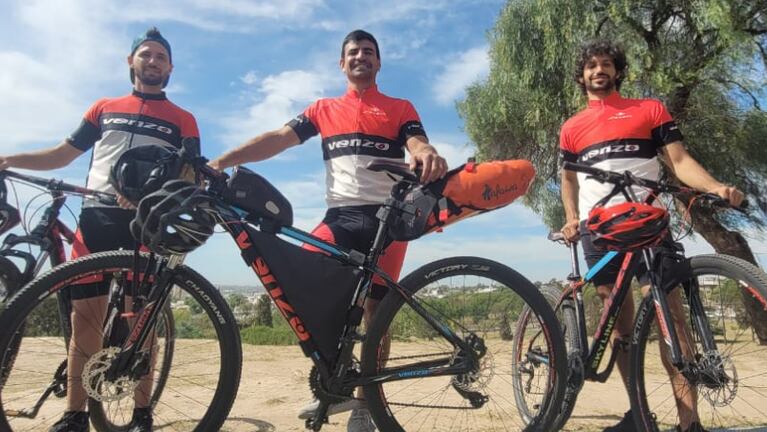 Una aventura: desde Córdoba, van en bici hasta el Mundial en Qatar