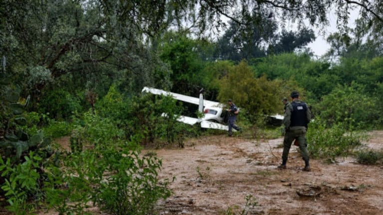 Una avioneta narco cayó y sus ocupantes se fueron y la dejaron vacía. Sospechan que uno de los destinos que tenía era Córdoba.