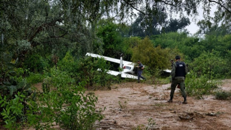 Una avioneta narco cayó y sus ocupantes se fueron y la dejaron vacía. Sospechan que uno de los destinos que tenía era Córdoba.