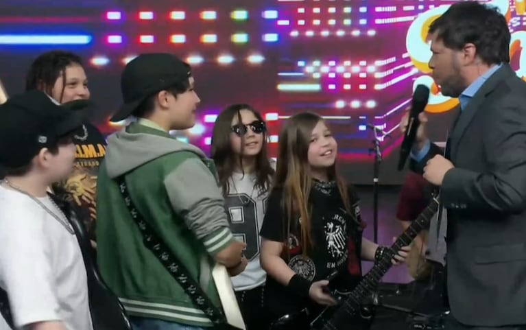 Una banda de rock de niños sorprendió a Guido.