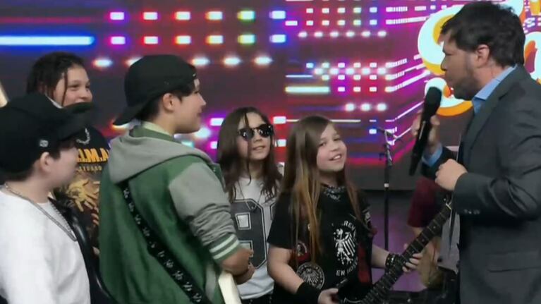 Una banda de rock de niños sorprendió a Guido.